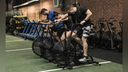 Assault-bike-Cardio-CrossFit-Fall-and-Rise-Beaurains Une-séance-cardio-sur-des-assaut-bike-à-Beaurains